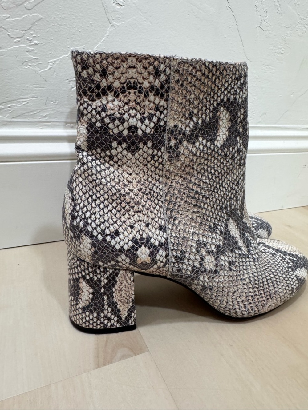 Able Women’s 8 Celina Snakeskin Ankle Boot Block Heel - Picture 9 of 16